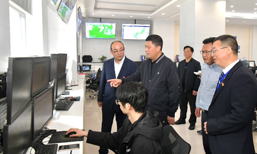 徐芝文在州气象局开展督导调研时强调 全力构建覆盖全域直达末梢的预警预报体系 为群众和游客提供更精准更及时更高效的气象服务