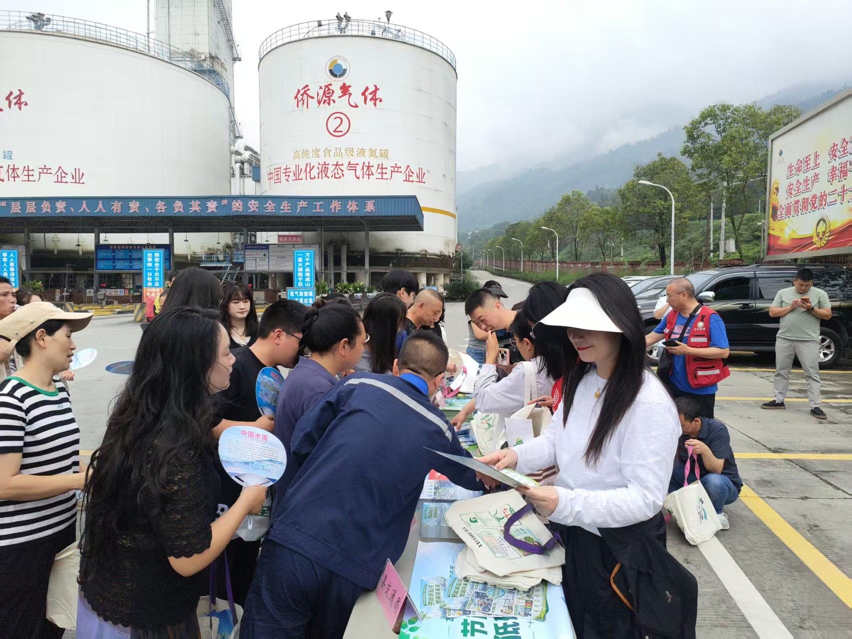 汶川县发改局：开展“6.14信用记录关爱日”进园区主题宣传活动