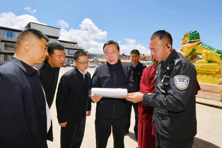 戴德军在若尔盖县阿坝县调研时强调 进一步统筹好发展和安全 努力让农牧民群众过上更加幸福美好生活